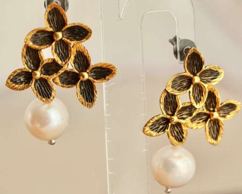UNUSUAL STERLING SILVER EARRINGS. NATURAL BAROQUE PEARLS. LARGE TACTILE TRI-FLOWER FEATURE