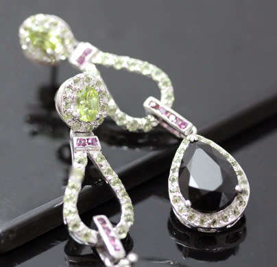GLAMOROUS BLACK ONYX, PERIDOT AND GARNET STERLING SILVER DROP EARRINGS. 925