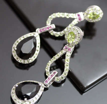 GLAMOROUS BLACK ONYX, PERIDOT AND GARNET STERLING SILVER DROP EARRINGS. 925