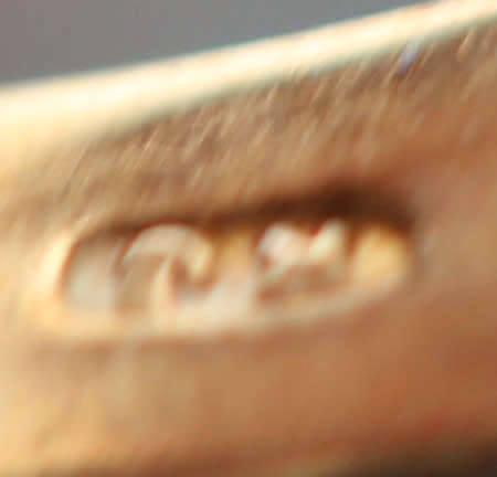 GLORIOUS ENGLISH VINTAGE SAPPHIRE AND OPAL 9CT YELLOW GOLD RING WITH A CHEVRON DESIGN. 375