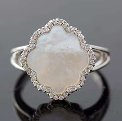 BEAUTIFUL MOTHER OF PEARL STERLING SILVER RING ACCENTED WITH CUBIC ZIRCONIA. 925