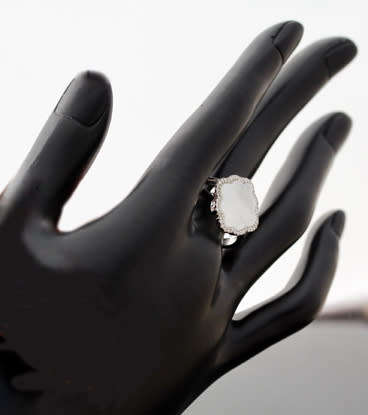 BEAUTIFUL MOTHER OF PEARL STERLING SILVER RING ACCENTED WITH CUBIC ZIRCONIA. 925