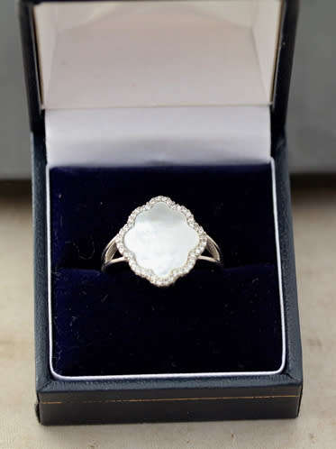 BEAUTIFUL MOTHER OF PEARL STERLING SILVER RING ACCENTED WITH CUBIC ZIRCONIA. 925