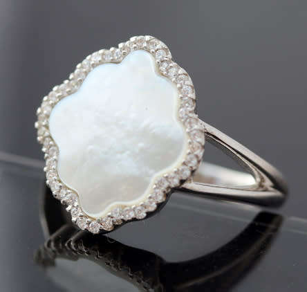 BEAUTIFUL MOTHER OF PEARL STERLING SILVER RING ACCENTED WITH CUBIC ZIRCONIA. 925