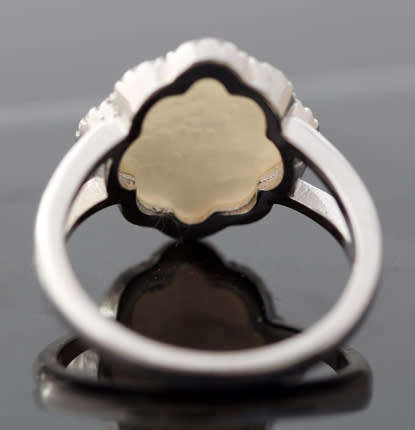 BEAUTIFUL MOTHER OF PEARL STERLING SILVER RING ACCENTED WITH CUBIC ZIRCONIA. 925