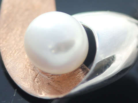 MODERN GEOMETRIC STERLING SILVER AND NATURAL PEARL EARRINGS. 925