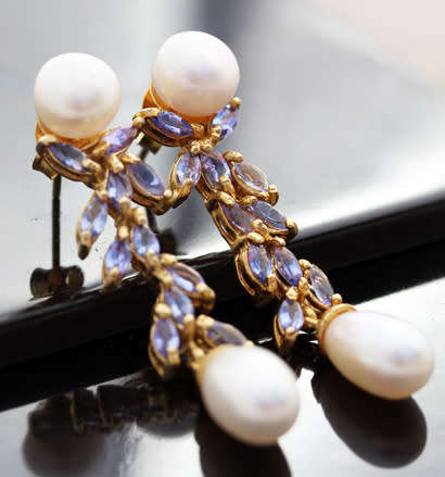 LONG DROP AND DANGLE NATURAL TANZANITE AND BAROQUE PEARL GOLD-HUED STERLING SILVER EARRINGS. 925