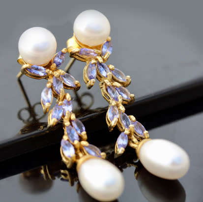 LONG DROP AND DANGLE NATURAL TANZANITE AND BAROQUE PEARL GOLD-HUED STERLING SILVER EARRINGS. 925