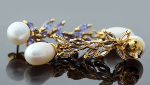 LONG DROP AND DANGLE NATURAL TANZANITE AND BAROQUE PEARL GOLD-HUED STERLING SILVER EARRINGS. 925