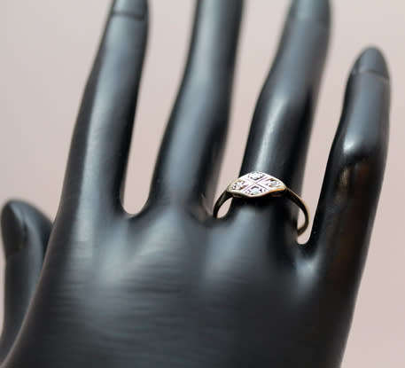 ANTIQUE ENGLISH DIAMOND PLATINUM AND 9CT YELLOW GOLD RING. DIAMONDS GEM TESTED