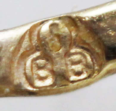 CLASSIC VINTAGE ENGLISH 9CT YELLOW GOLD HOOP EARRINGS WITH TWISTED DETAIL. GOOD SIZE 25 mm DIAMETER