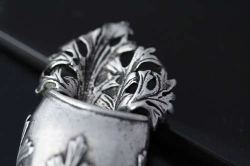 UNUSUAL VINTAGE COLLECTABLE TUSSIE MUSSIE (BOUTONNIER) BROOCH FOR FRESH FLOWER POSY