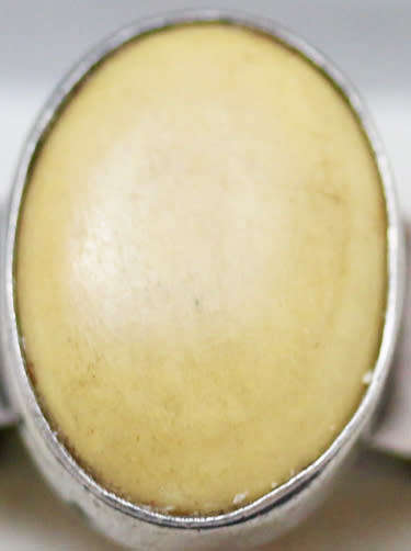 VINTAGE YELLOW/TOFFEE BALTIC AMBER STERLING SILVER RING. 925. LARGE OVAL CABOCHON HEAVY 4,8g