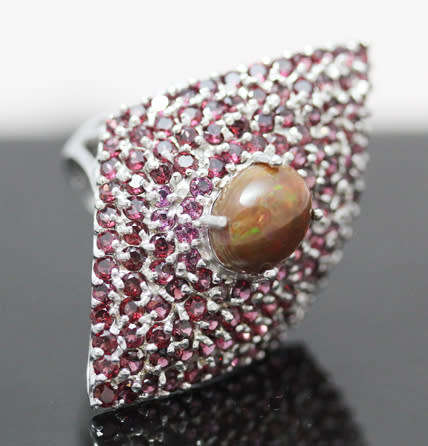 LARGE STERLING SILVER RING NATURAL HOT RAINBOW BLACK OPAL CABOCHON AND REAL GARNET GEMSTONES