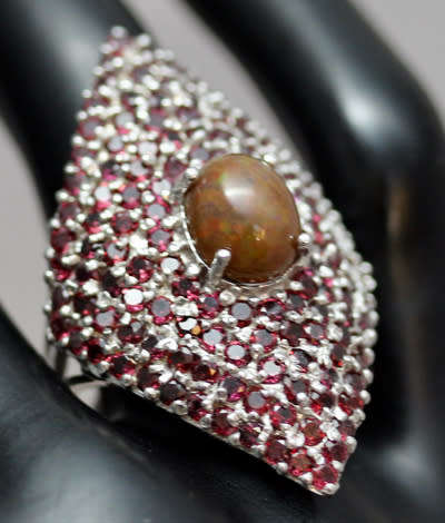 LARGE STERLING SILVER RING NATURAL HOT RAINBOW BLACK OPAL CABOCHON AND REAL GARNET GEMSTONES