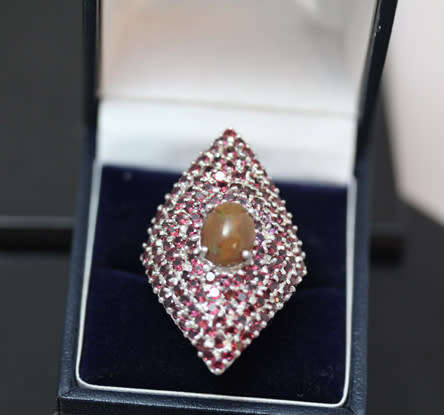 LARGE STERLING SILVER RING NATURAL HOT RAINBOW BLACK OPAL CABOCHON AND REAL GARNET GEMSTONES