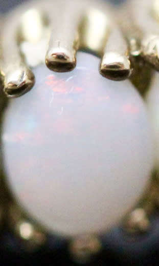 MAGNIFICENT VINTAGE OPAL 9CT YELLOW GOLD RING. 375. SHEFFIELD ASSAY MARK.