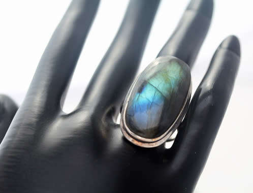 STUNNING VERY LARGE ELONGATED OVAL LABRADORITE STERLING SILVER RING. 925. MAGNIFICENT COLOURS! 12,7g