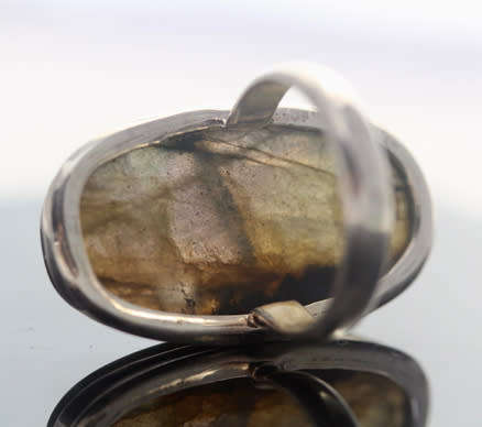 STUNNING VERY LARGE ELONGATED OVAL LABRADORITE STERLING SILVER RING. 925. MAGNIFICENT COLOURS! 12,7g