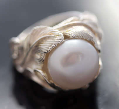GLORIOUS LARGE & DRAMATIC NATURAL PEARL CABOCHON IN STERLING SILVER 925