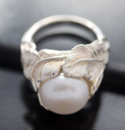 GLORIOUS LARGE & DRAMATIC NATURAL PEARL CABOCHON IN STERLING SILVER 925