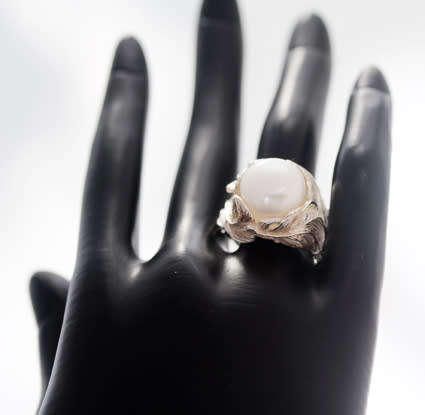 GLORIOUS LARGE & DRAMATIC NATURAL PEARL CABOCHON IN STERLING SILVER 925