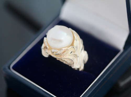 GLORIOUS LARGE & DRAMATIC NATURAL PEARL CABOCHON IN STERLING SILVER 925