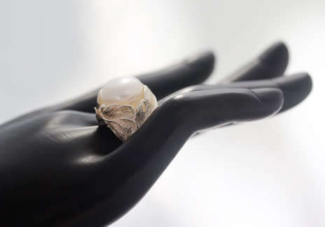 GLORIOUS LARGE & DRAMATIC NATURAL PEARL CABOCHON IN STERLING SILVER 925