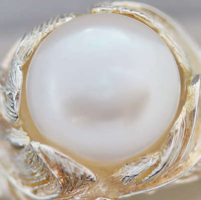GLORIOUS LARGE & DRAMATIC NATURAL PEARL CABOCHON IN STERLING SILVER 925