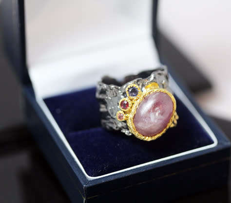 LARGE HANDCRAFTED 'JEWELLERY ART' NATURAL RUBY & GEMSTONE STERLING SILVER RING GUNMETAL GREY FINISH