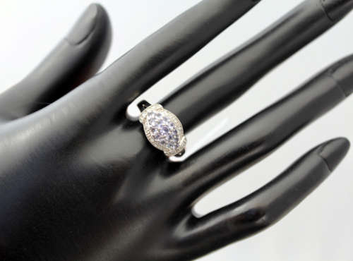 TANZANITE AND DIAMOND STERLING SILVER RING. 925