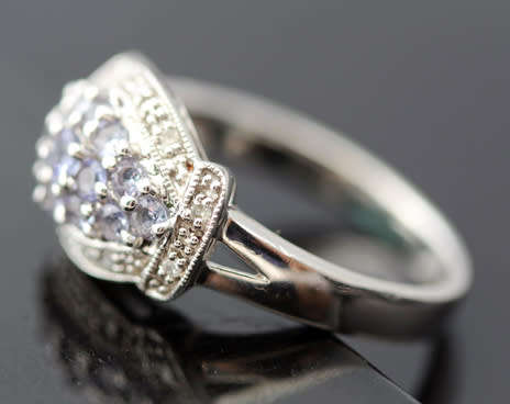 TANZANITE AND DIAMOND STERLING SILVER RING. 925