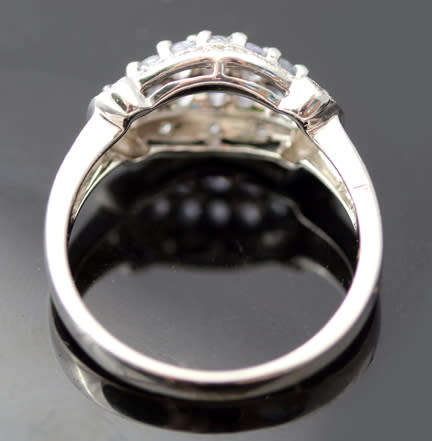 TANZANITE AND DIAMOND STERLING SILVER RING. 925