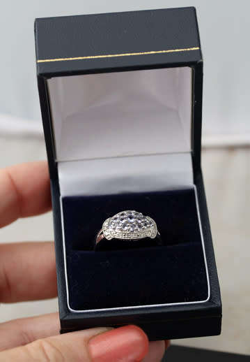 TANZANITE AND DIAMOND STERLING SILVER RING. 925