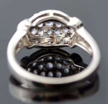 TANZANITE AND DIAMOND STERLING SILVER RING. 925