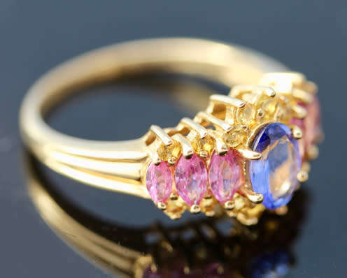 VINTAGE ENGLISH 9CT YELLOW GOLD RING .80ct TANZANITE 1,85ct PINK & YELLOW SAPPHIRES CERTIF R26'000