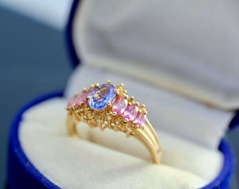 VINTAGE ENGLISH 9CT YELLOW GOLD RING .80ct TANZANITE 1,85ct PINK & YELLOW SAPPHIRES CERTIF R26'000