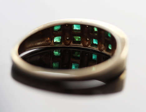 GEOMETRIC VINTAGE ENGLISH 9CT YELLOW GOLD DIAMOND AND EMERALD HALF ETERNITY RING. WELL HALLMARKED!