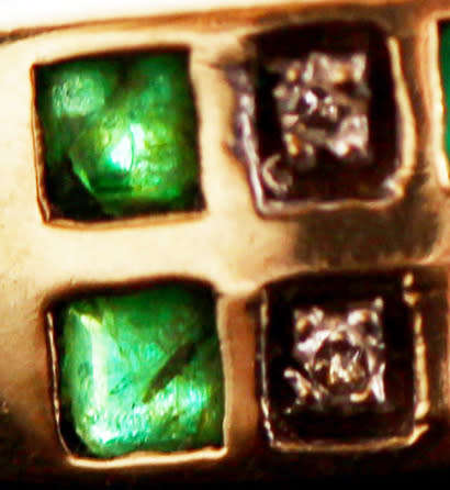 GEOMETRIC VINTAGE ENGLISH 9CT YELLOW GOLD DIAMOND AND EMERALD HALF ETERNITY RING. WELL HALLMARKED!