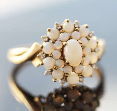 VINTAGE ENGLISH 9CT YELLOW GOLD REAL OPAL & DIAMOND RING JEWELLER'S EVALUATION R15'000 -COLLECTABLE!