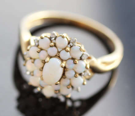 VINTAGE ENGLISH 9CT YELLOW GOLD REAL OPAL & DIAMOND RING JEWELLER'S EVALUATION R15'000 -COLLECTABLE!
