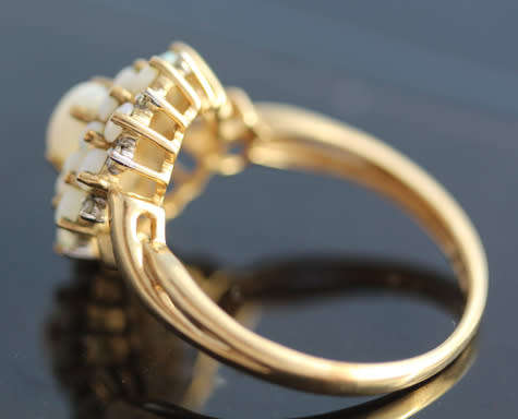VINTAGE ENGLISH 9CT YELLOW GOLD REAL OPAL & DIAMOND RING JEWELLER'S EVALUATION R15'000 -COLLECTABLE!