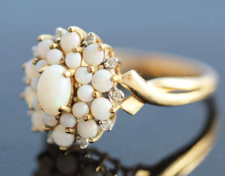 VINTAGE ENGLISH 9CT YELLOW GOLD REAL OPAL & DIAMOND RING JEWELLER'S EVALUATION R15'000 -COLLECTABLE!