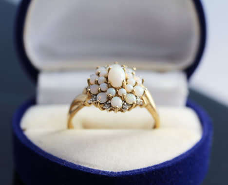 VINTAGE ENGLISH 9CT YELLOW GOLD REAL OPAL & DIAMOND RING JEWELLER'S EVALUATION R15'000 -COLLECTABLE!