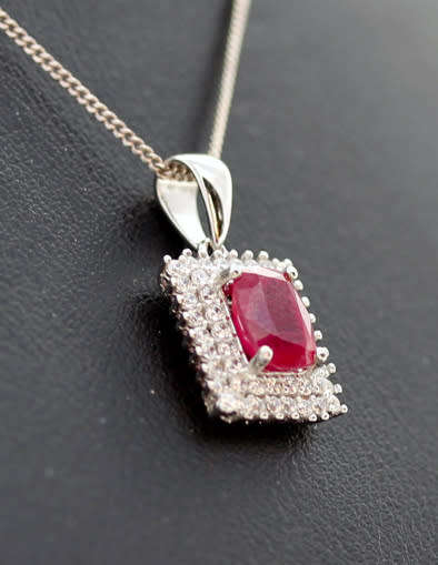 PRETTY ANTIQUE CUT DEEP PINK NATURAL RUBY & CUBIC ZIRCONIA PENDANT 35CM STERLING SILVER CHAIN. 295