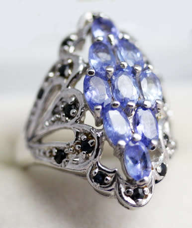 STUNNING LARGE TANZANITE AND SAPPHIRE STERLING SILVER RING. STRONG LILAC COLOUR!