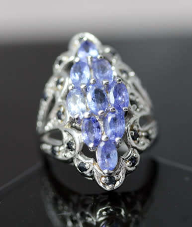 STUNNING LARGE TANZANITE AND SAPPHIRE STERLING SILVER RING. STRONG LILAC COLOUR!