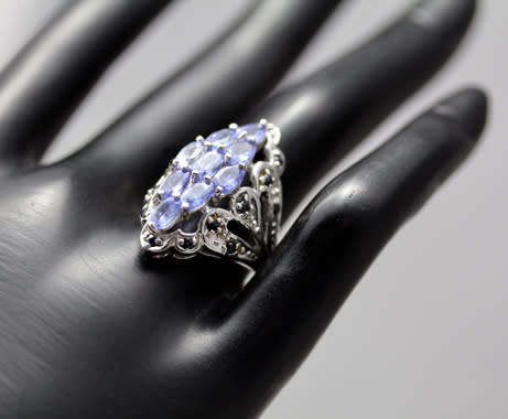 STUNNING LARGE TANZANITE AND SAPPHIRE STERLING SILVER RING. STRONG LILAC COLOUR!