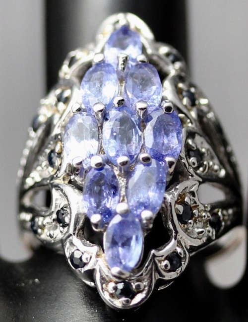 STUNNING LARGE TANZANITE AND SAPPHIRE STERLING SILVER RING. STRONG LILAC COLOUR!