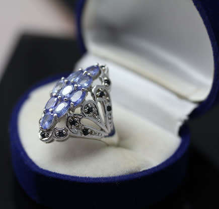STUNNING LARGE TANZANITE AND SAPPHIRE STERLING SILVER RING. STRONG LILAC COLOUR!